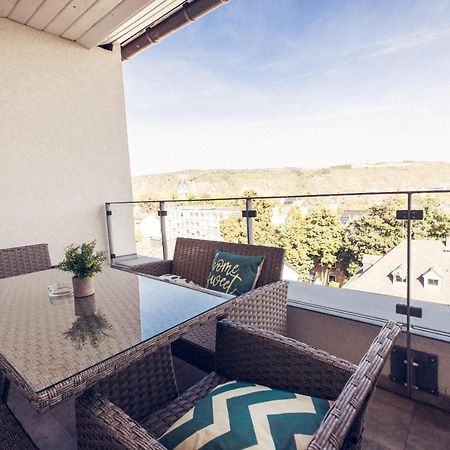 Design Apartment Zentral Fuer 6 In Andernach: Ausblick, Wifi, Kueche Bagian luar foto