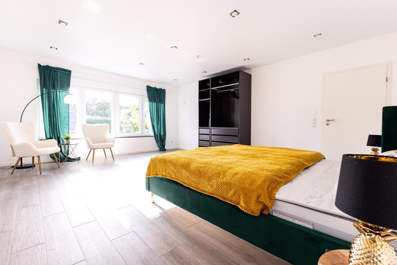 Design Apartment Zentral Fuer 6 In Andernach: Ausblick, Wifi, Kueche Bagian luar foto