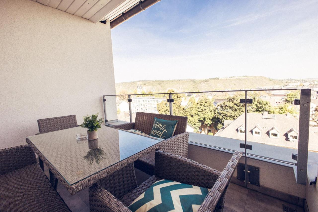Design Apartment Zentral Fuer 6 In Andernach: Ausblick, Wifi, Kueche Bagian luar foto