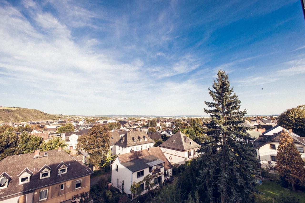 Design Apartment Zentral Fuer 6 In Andernach: Ausblick, Wifi, Kueche Bagian luar foto
